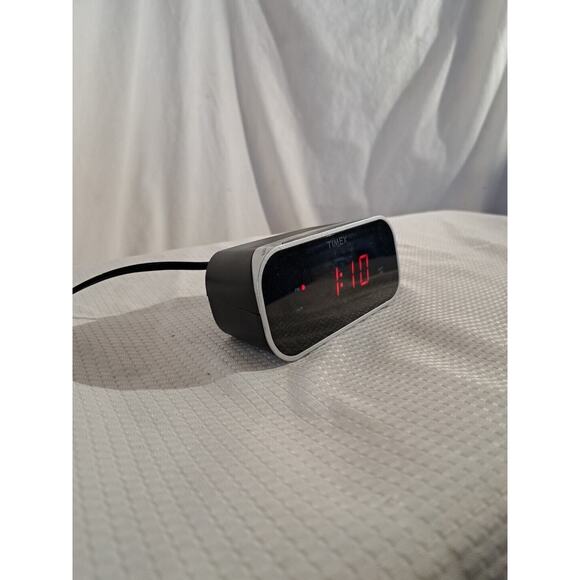 Timex T121 Alarm Clock With 0.7 Red Display Black and Silver Battery Backup - Picture 4 of 4